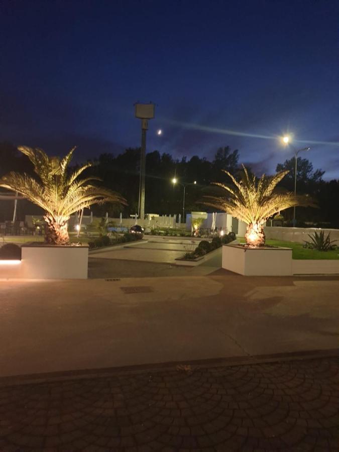Marina Degli Estensi Floating Resort Llido Degli Estensi Exterior foto