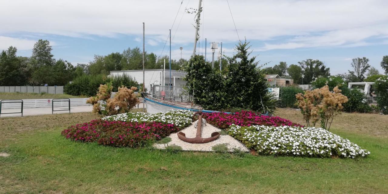 Marina Degli Estensi Floating Resort Llido Degli Estensi Exterior foto