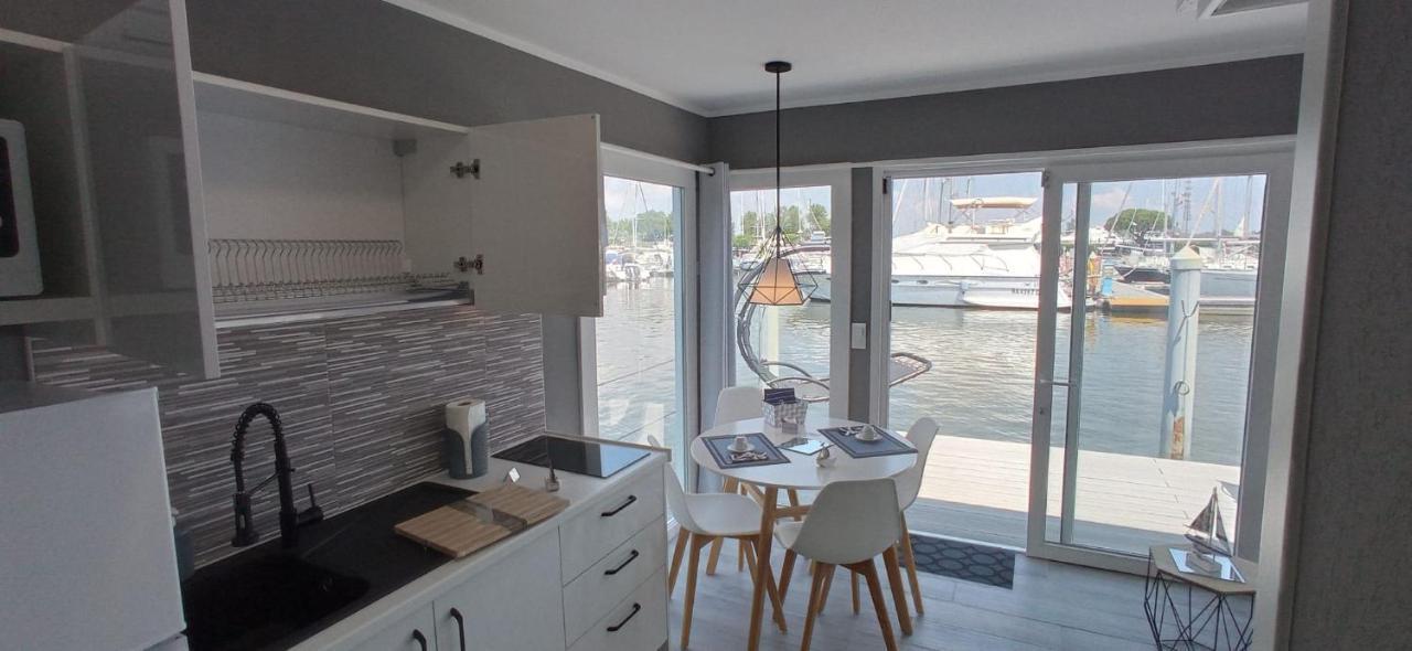 Marina Degli Estensi Floating Resort Llido Degli Estensi Exterior foto