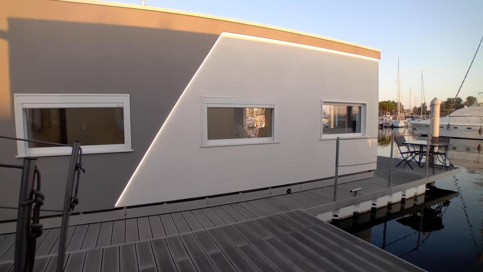Marina Degli Estensi Floating Resort Llido Degli Estensi Exterior foto
